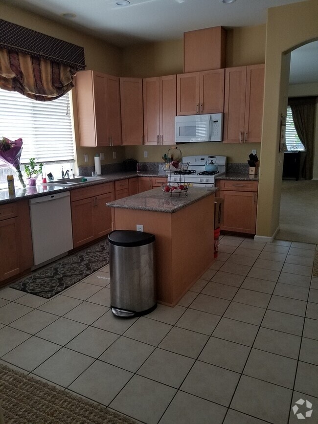 Building Photo - 2597 Maybrook Dr