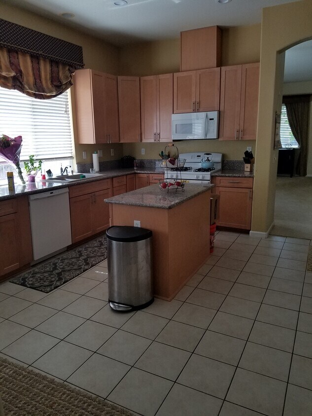 Stunning 4/2 Natomas Single Story! PLEASE... - Stunning 4/2 Natomas Single Story!  PLEASE...