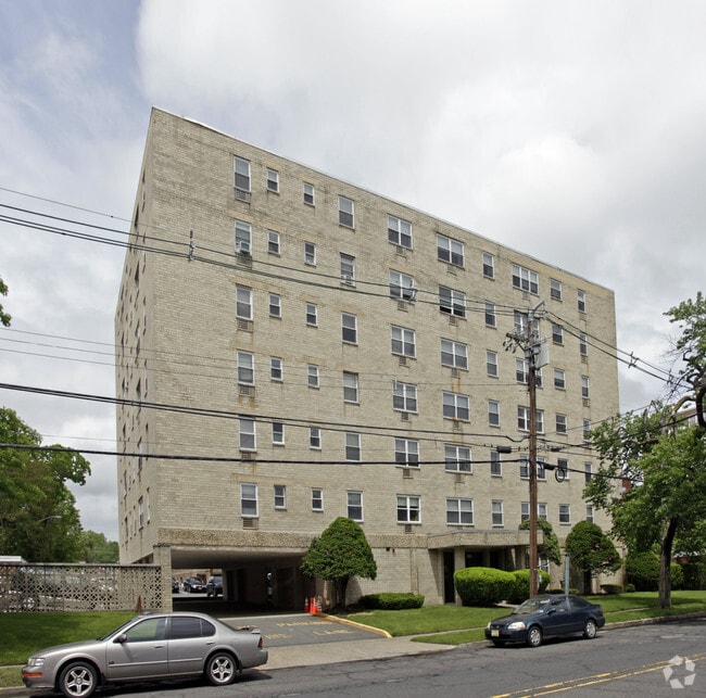 Building Photo - 211 Johnson Ave Apartments