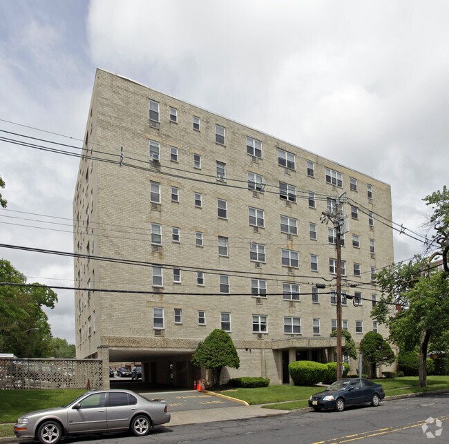 Foto principal - 211 Johnson Ave Apartments