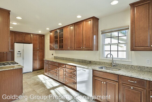 Building Photo - 4 br, 4.5 bath House - 10121 Donegal Court