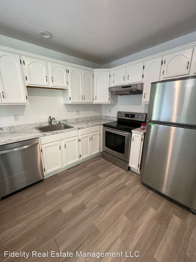 Building Photo - 3 br, 1 bath House - 201 Parr Meadow Dr.