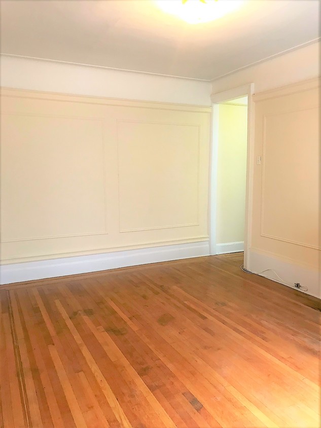 Foto principal - 43-14 28th Ave