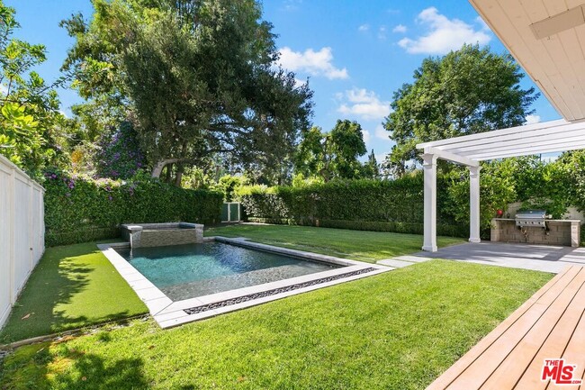 Building Photo - 14917 Valley Vista Blvd