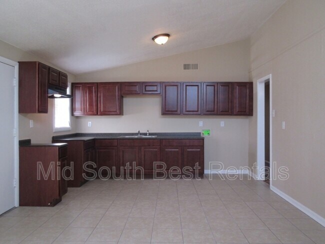 Building Photo - 1557 Gowan Dr