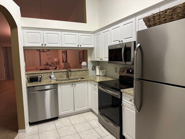 Foto del edificio - Chic 2BR Condo in Prime North Naples Locat...