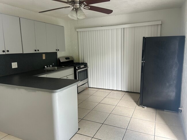 Foto del edificio - 1281 W 61st Pl