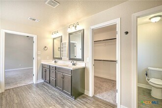 Building Photo - 1814 Rustic Manor Dr
