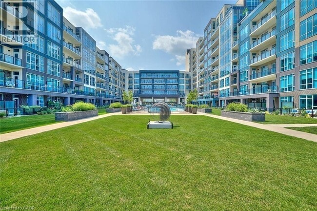 Building Photo - 16 Concord Pl