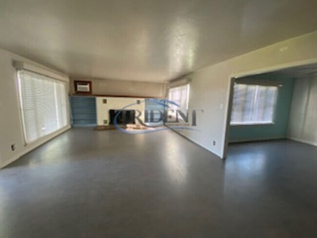 Foto del edificio - 2 bedroom, 2 bath house, plus a bonus room, located in the country.