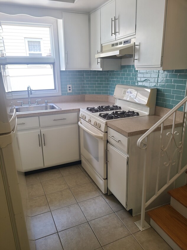 Primary Photo - 155 Getz Ave