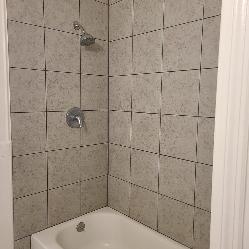 Remodeled bathroom - 7116 Osbun Rd