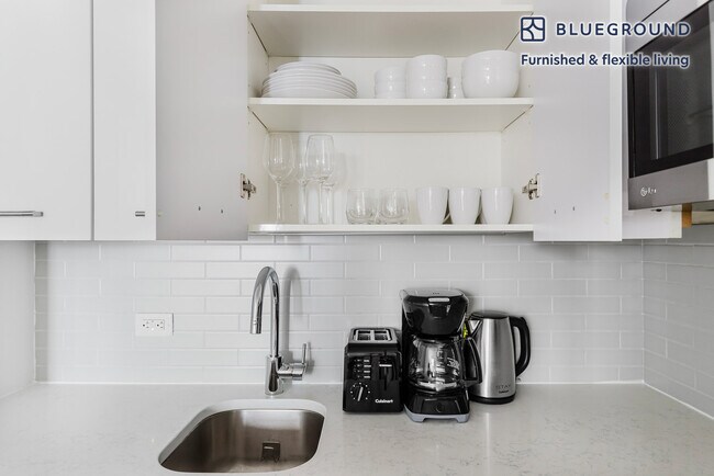 Foto del edificio - 230 E 44th St