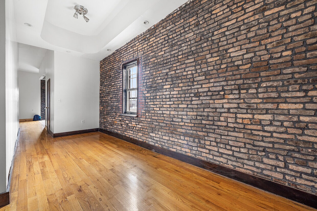 Primary Photo - 62 Wyckoff Ave