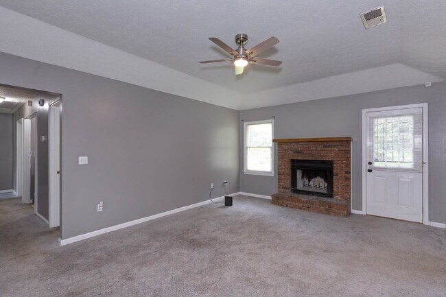 Foto del edificio - Move-In Ready 3/2 in Columbus | Appliances + W/D + Lawn Care + Pest Control Included | $1,600/mo