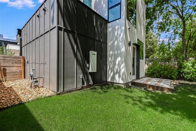 Building Photo - 1604 Nash Ave