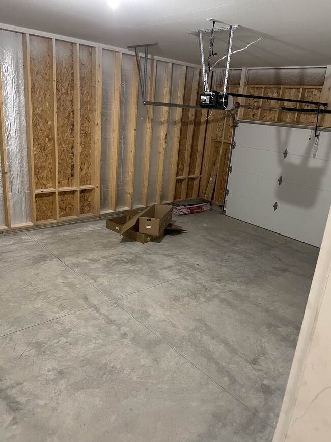 Private Garage - 185 State St