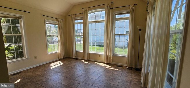 Building Photo - 1012 Meadow View Cir