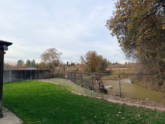 Building Photo - Beautiful updated 4/2 with 3 car garage close to Costco and south Redding Amenities!  Dog friendl...