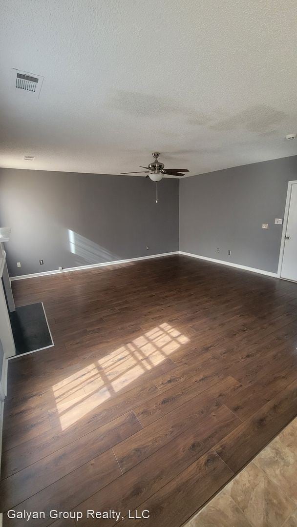 Building Photo - 3 br, 2.5 bath House - 3459 Bench Avenue