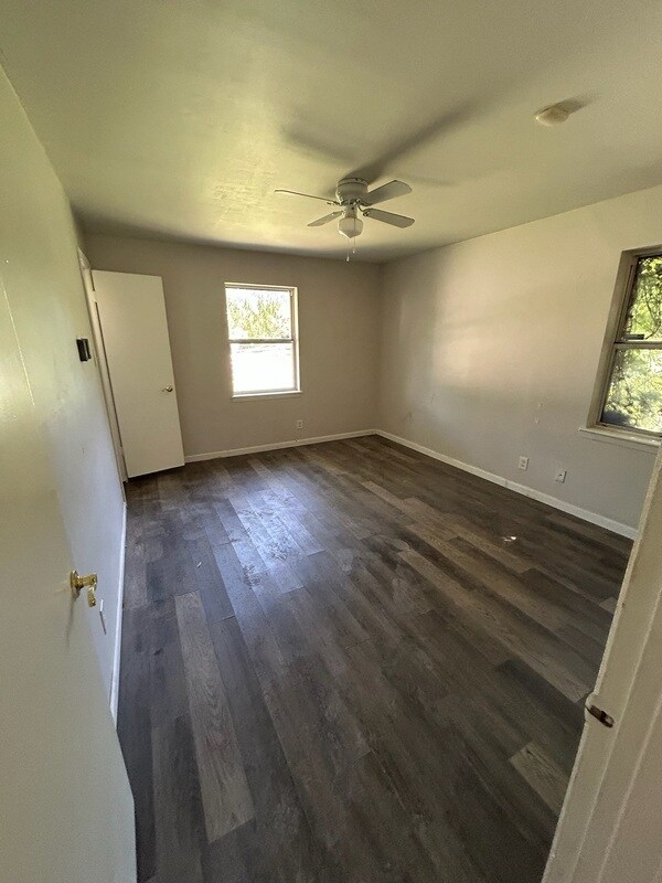 Foto del edificio - 1300 Timberlake Cir