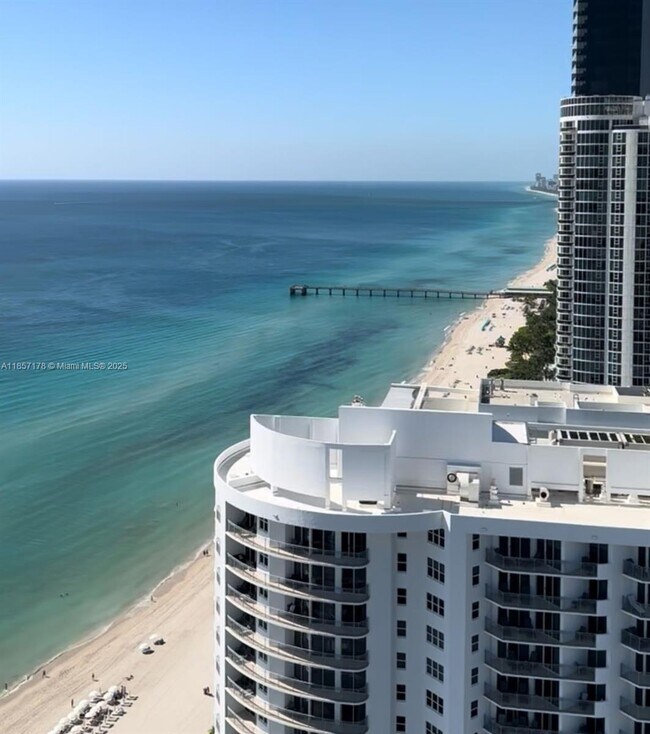 Building Photo - 17475 Collins Ave