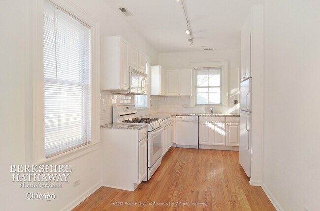 Building Photo - 1710 N Fern Court