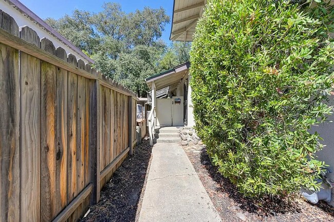 Foto del edificio - 2645-2649 S Whitney Blvd