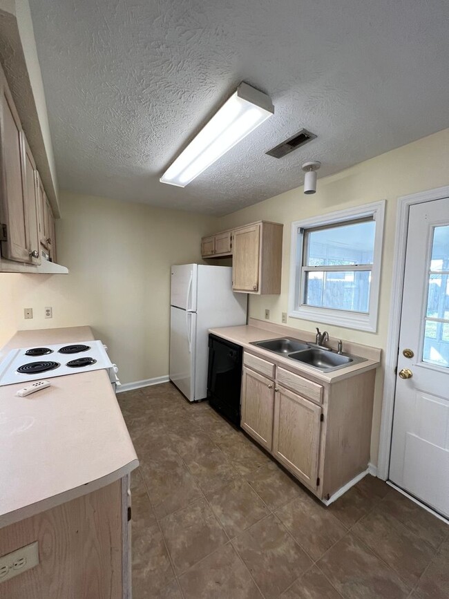 Foto del edificio - Ogden Cottage home, wood floors, open floo...