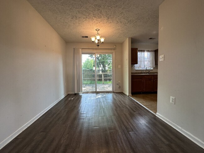 Building Photo - This end unit townhome offers convenience and comfort, situated close to Manassas Park.