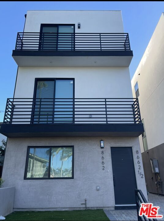 Foto principal - 8662 Cadillac Ave