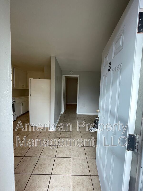 Building Photo - 719 S Troost Ave