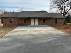 Building Photo - 156 Lakewood Ave