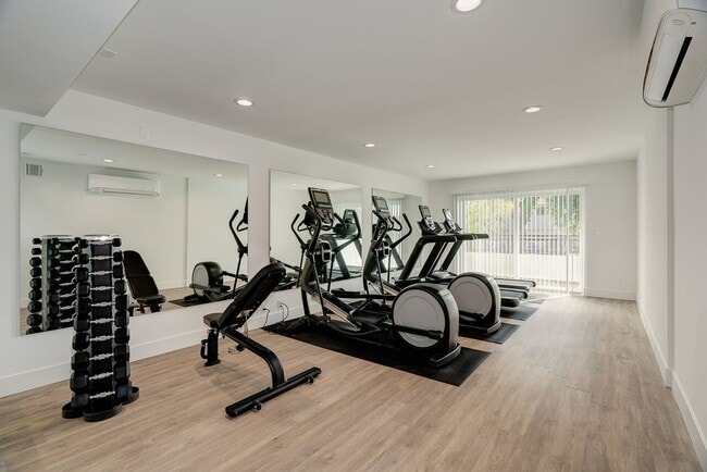 Foto del edificio - 439 W Stocker Luxury Living