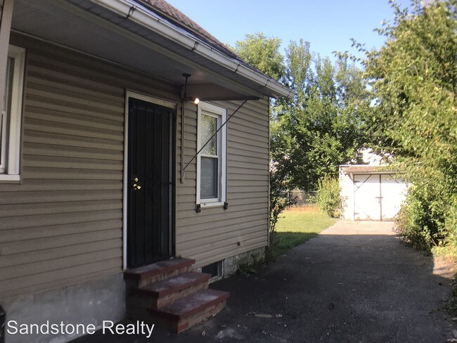 Building Photo - 6015 Hosmer Ave