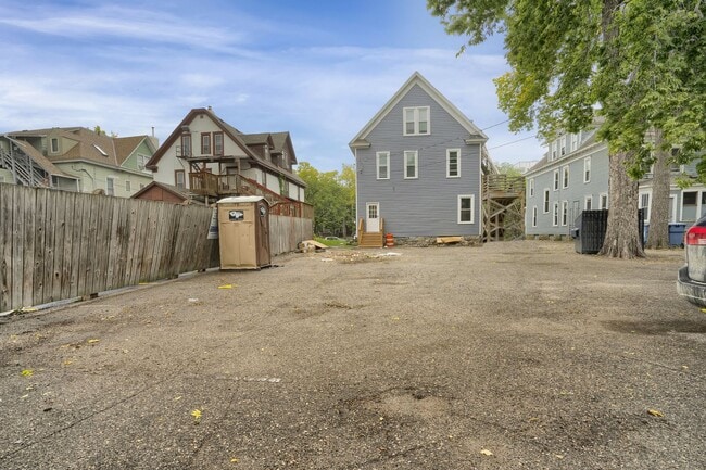 Building Photo - 1316 7th St SE