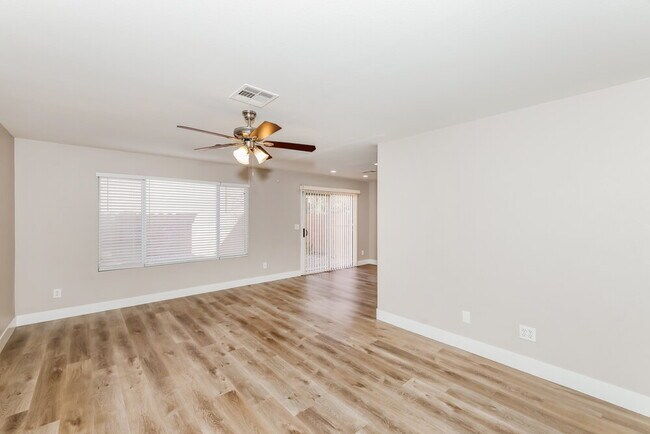 Foto del edificio - 8064 Torremolinos Ave