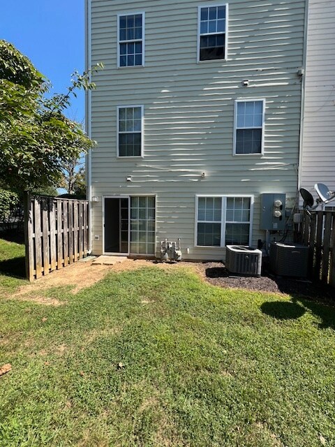 rear - 4801 Waltonshire Cir