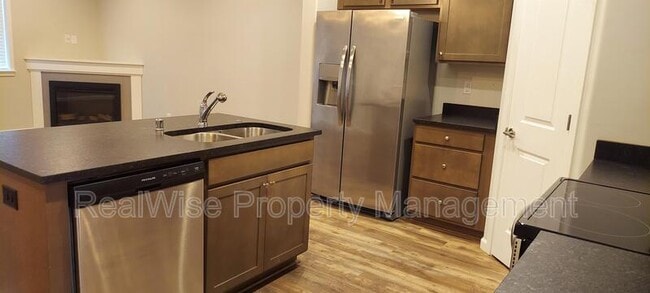 Building Photo - 5905 NE 57th Ave