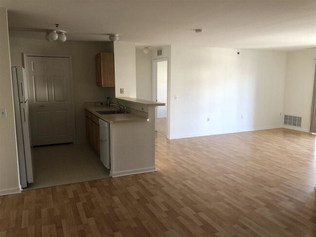 Foto del edificio - 15900 Silver Pkwy