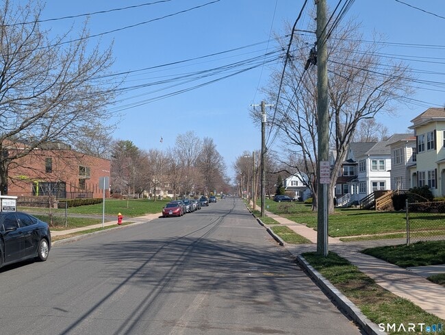 Foto del edificio - 50 Bretton Rd