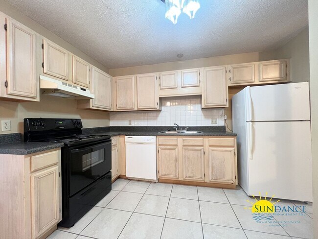 Building Photo - Exceptional 2 Bedroom Home near Beal Parkway!