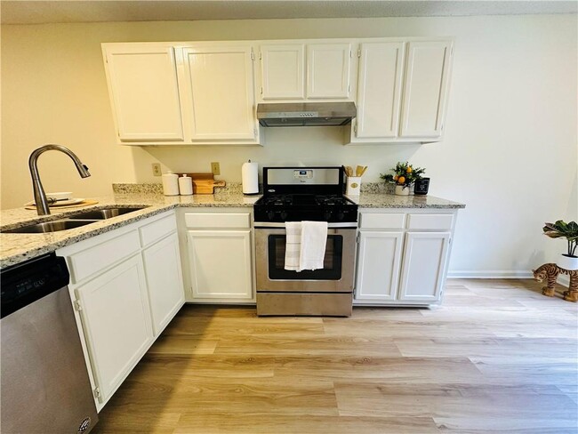 Building Photo - 286 Toweridge Dr SW