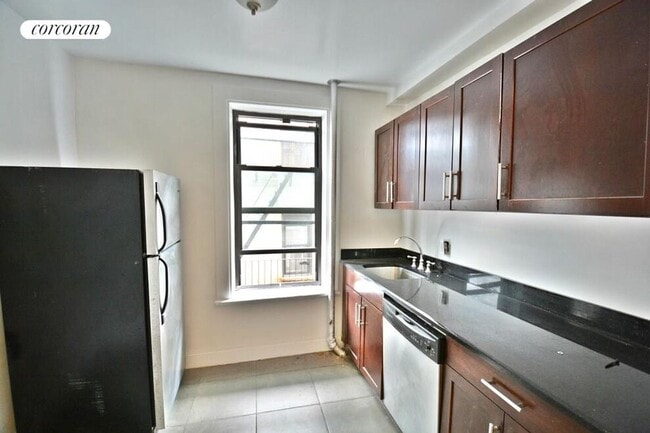 Building Photo - 505 W 122nd St