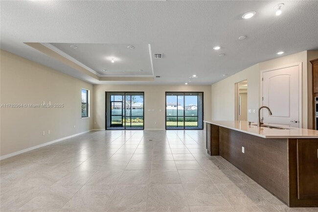 Building Photo - 4480 Gramercy Dr