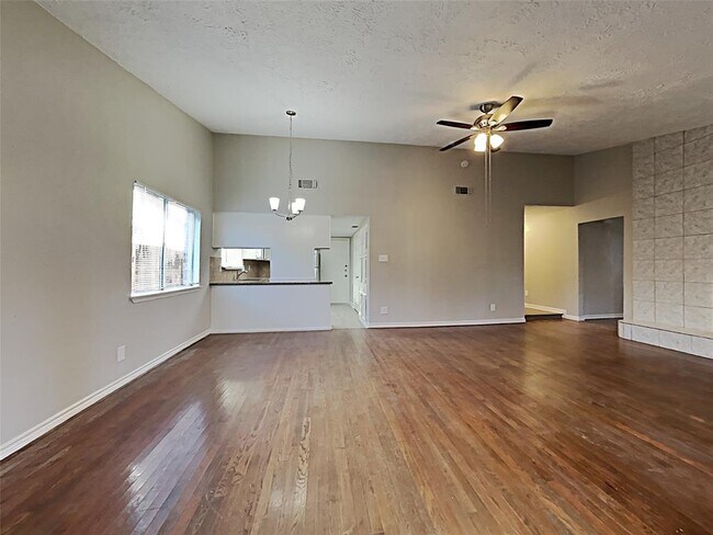 Foto del edificio - 8615 Riverside Walk Ln