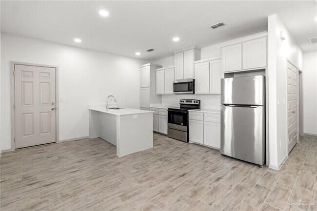 Building Photo - 1312 W Sucre Dr