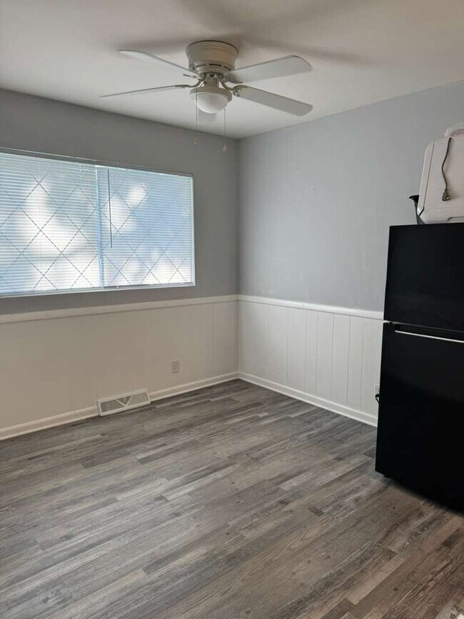 Foto del edificio - 5621 N Strathbury Ave
