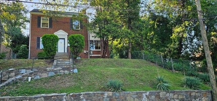 Building Photo - 3744 Camden St SE