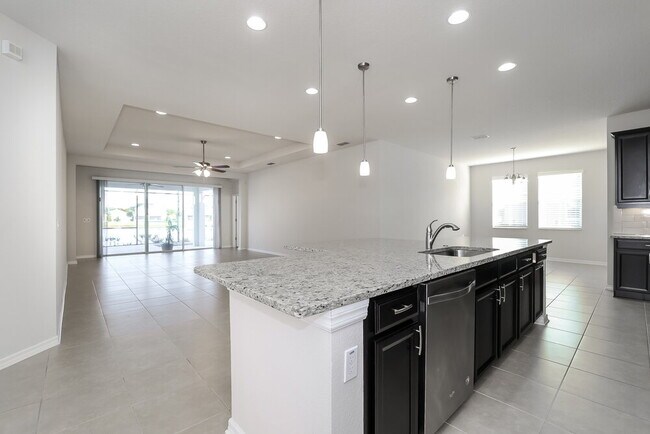 Building Photo - 1841 Henley St